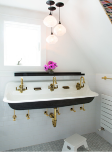 janssen-brass-sink-accents-bathroom-tasks